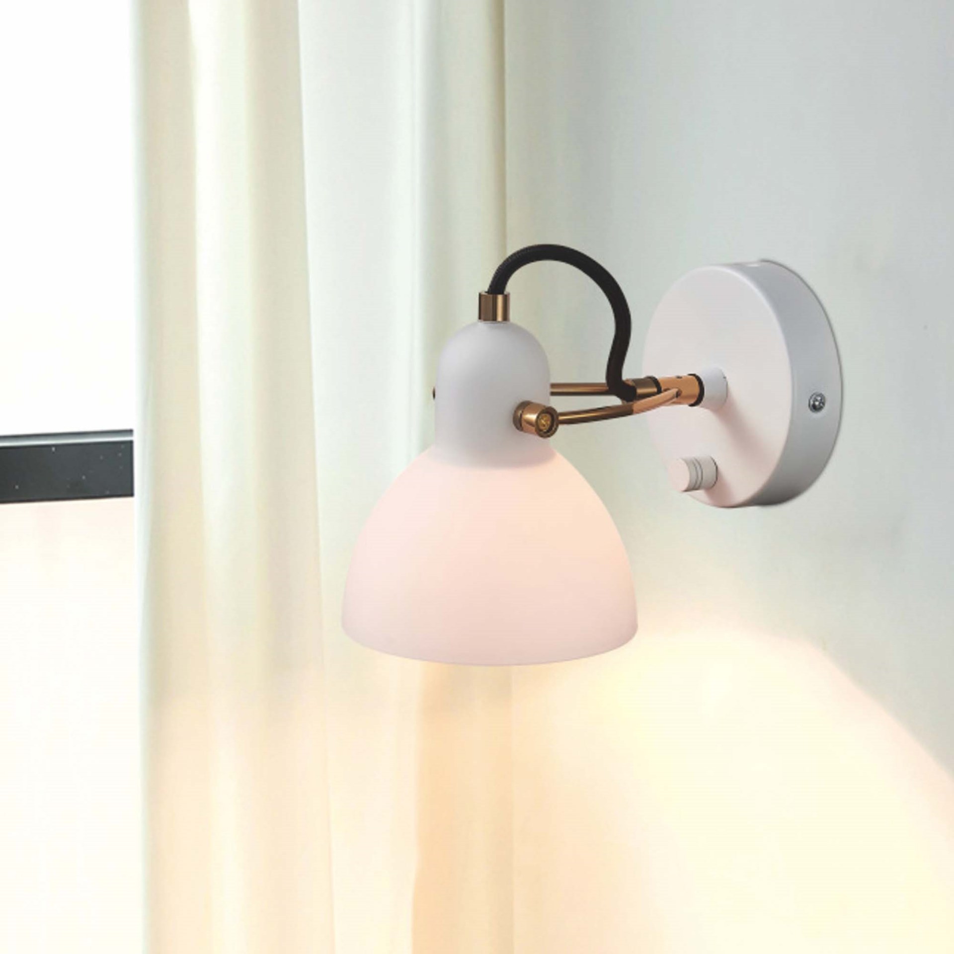 Shilo 霧白玻璃壁燈