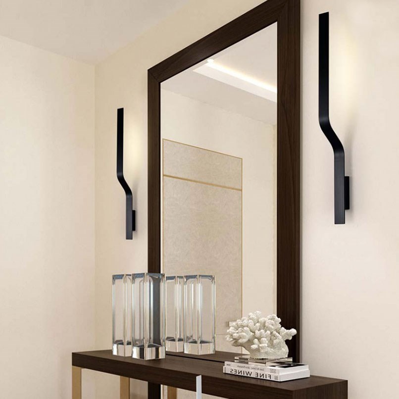 Sutton 直臂曳光壁燈 黑/白